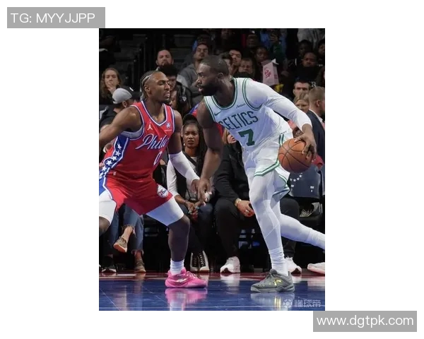 扛起球队！杰伦-布朗半场13中8独得23分 三分7中4