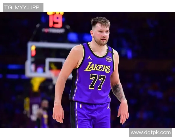 布朗尼爆发！湖人102-122惨败老鹰，东契奇22+5+11，范德彪12+18